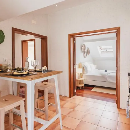 Authentic Living With A View By Lovelystay Апартаменты *
