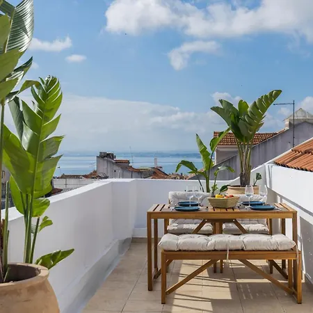 Апартаменты Authentic Living With A View By Lovelystay