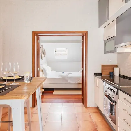 Authentic Living With A View By Lovelystay Appartamento Lisbona
