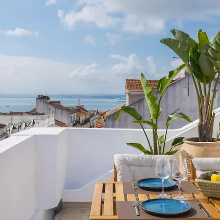 Authentic Living With A View By Lovelystay Appartamento Lisbona