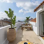 公寓 Authentic Living With A View By Lovelystay
