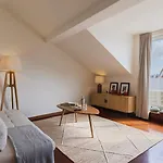 公寓 Authentic Living With A View By Lovelystay