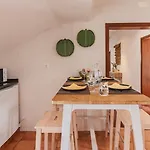 公寓 Authentic Living With A View By Lovelystay *