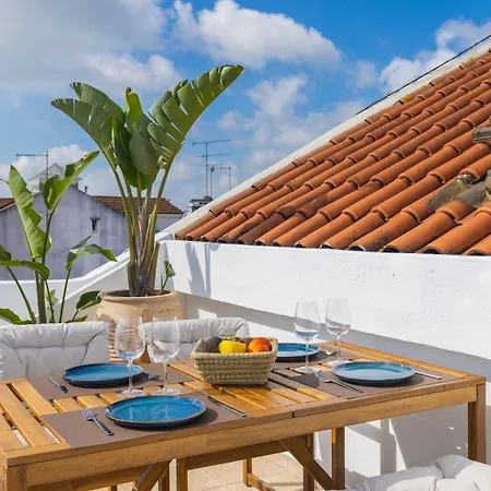 Appartamento Authentic Living With A View By Lovelystay Lisbona