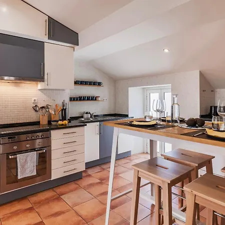 Authentic Living With A View By Lovelystay * Lisbona