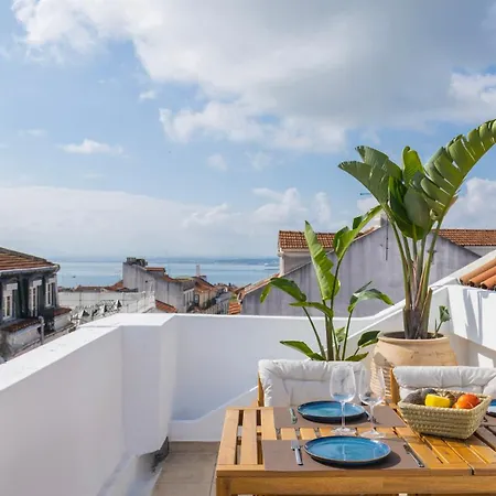 Authentic Living With A View By Lovelystay Appartamento