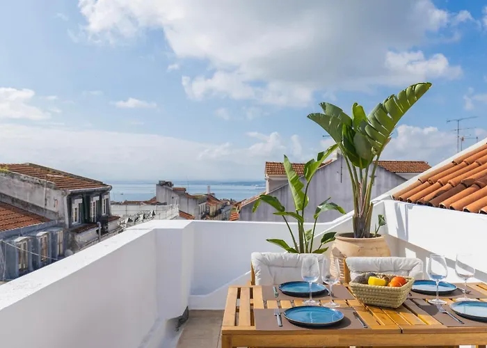 Authentic Living With A View By Lovelystay Apartamento