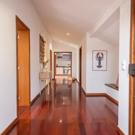 Authentic Living With A View By Lovelystay Appartement *