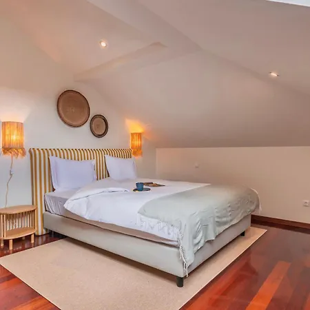 Authentic Living With A View By Lovelystay Appartement *