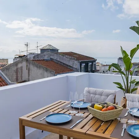 Appartement Authentic Living With A View By Lovelystay Lisboa